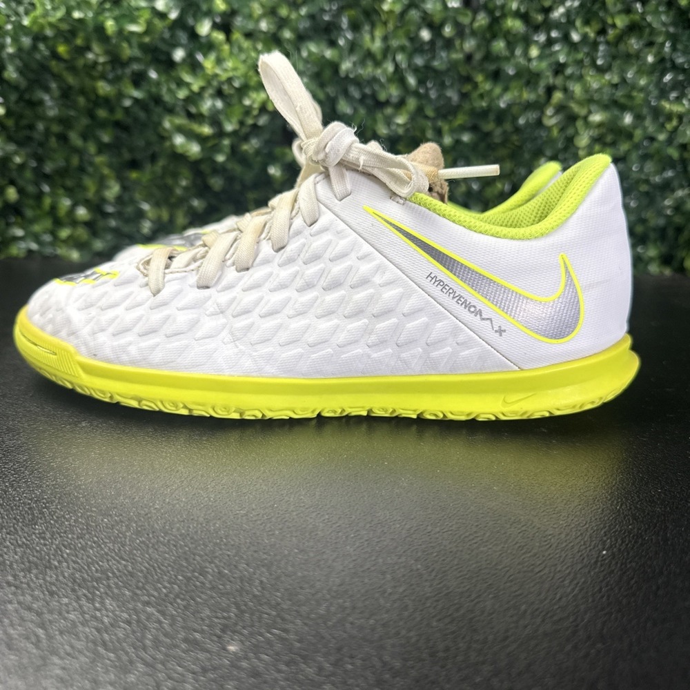 Nike Hypervenom Phantom X 3 Club IC indoor soccer shoes Kids Size 4y Neon